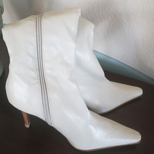 👠NWOT Off Broadway Boots NWOT👠